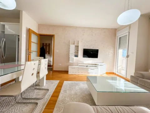 Prodaja, dvosoban stan, 63m², City Kvart, Podgorica - image 2