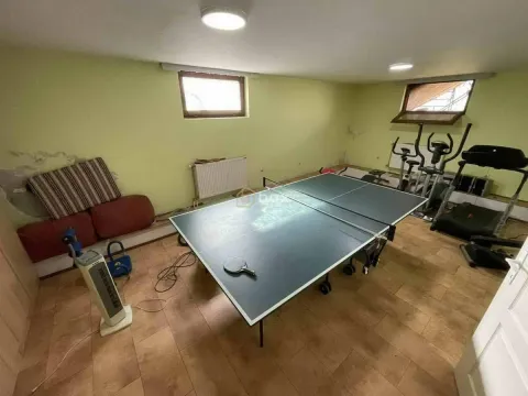 Izdavanje, kuća, 650m², Niš, Srbija - image 34