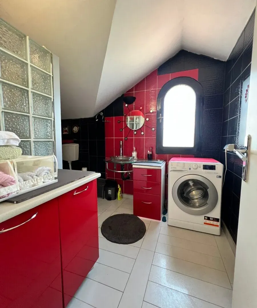 Izdavanje, trosoban stan, 115m², Zelenika, Podgorica