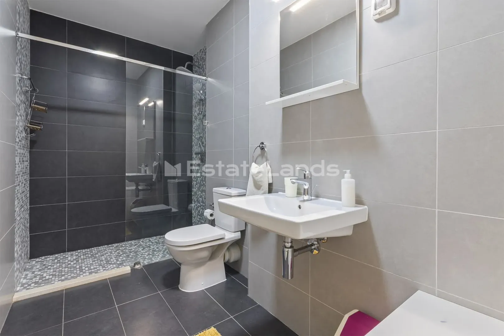 Prodaja, trosoban stan, 97m², Morinj, Kotor