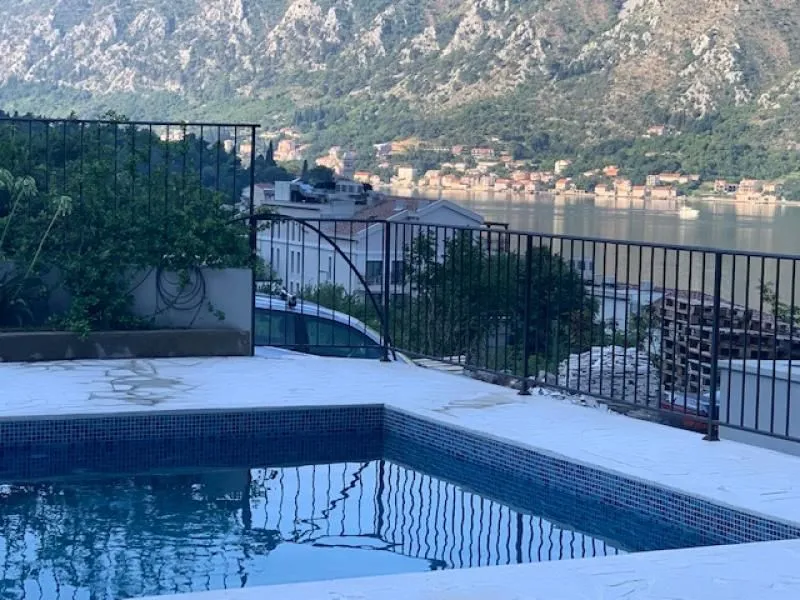 Prodaja, četvorosoban stan, 403m², Dobrota, Kotor
