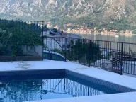 Sale, four bedroom apartment, 403m², Dobrota, Kotor - image 2