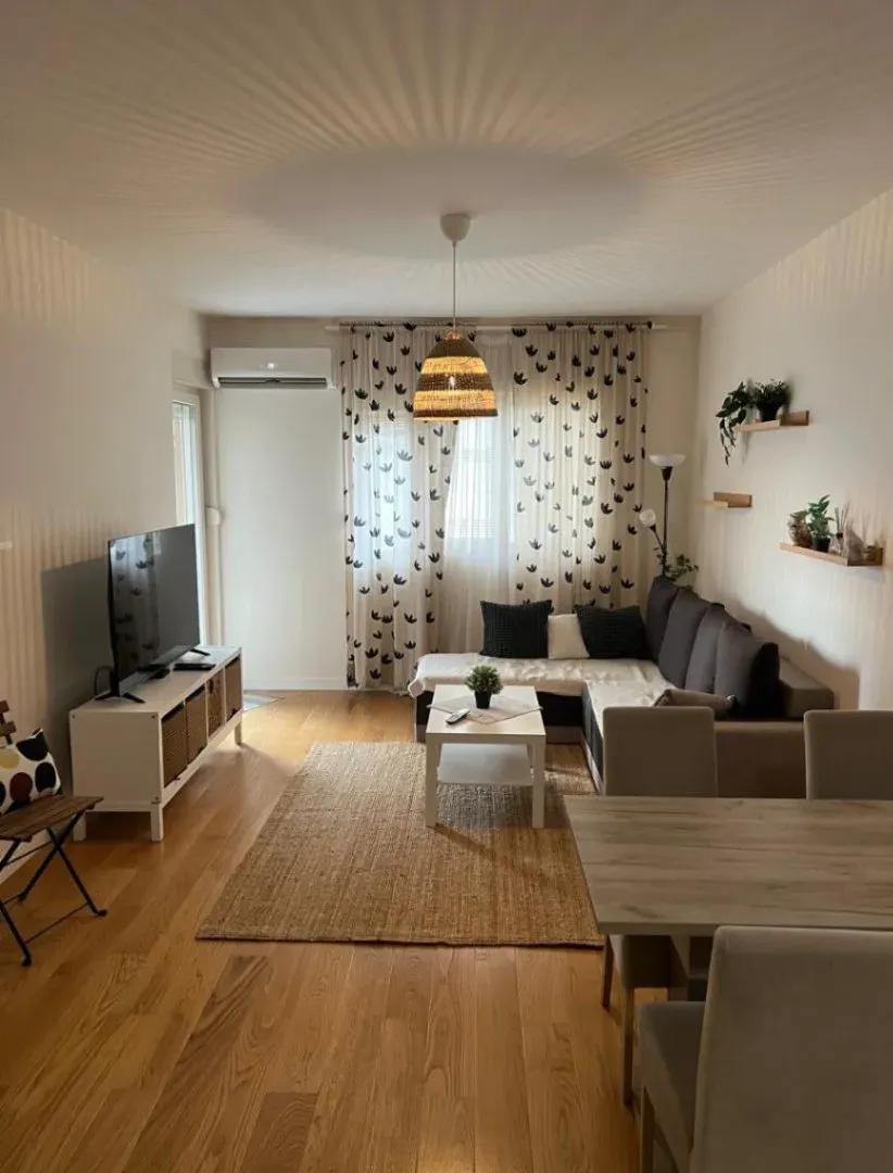 Izdavanje, jednosoban stan, 49m², Central Point, Podgorica