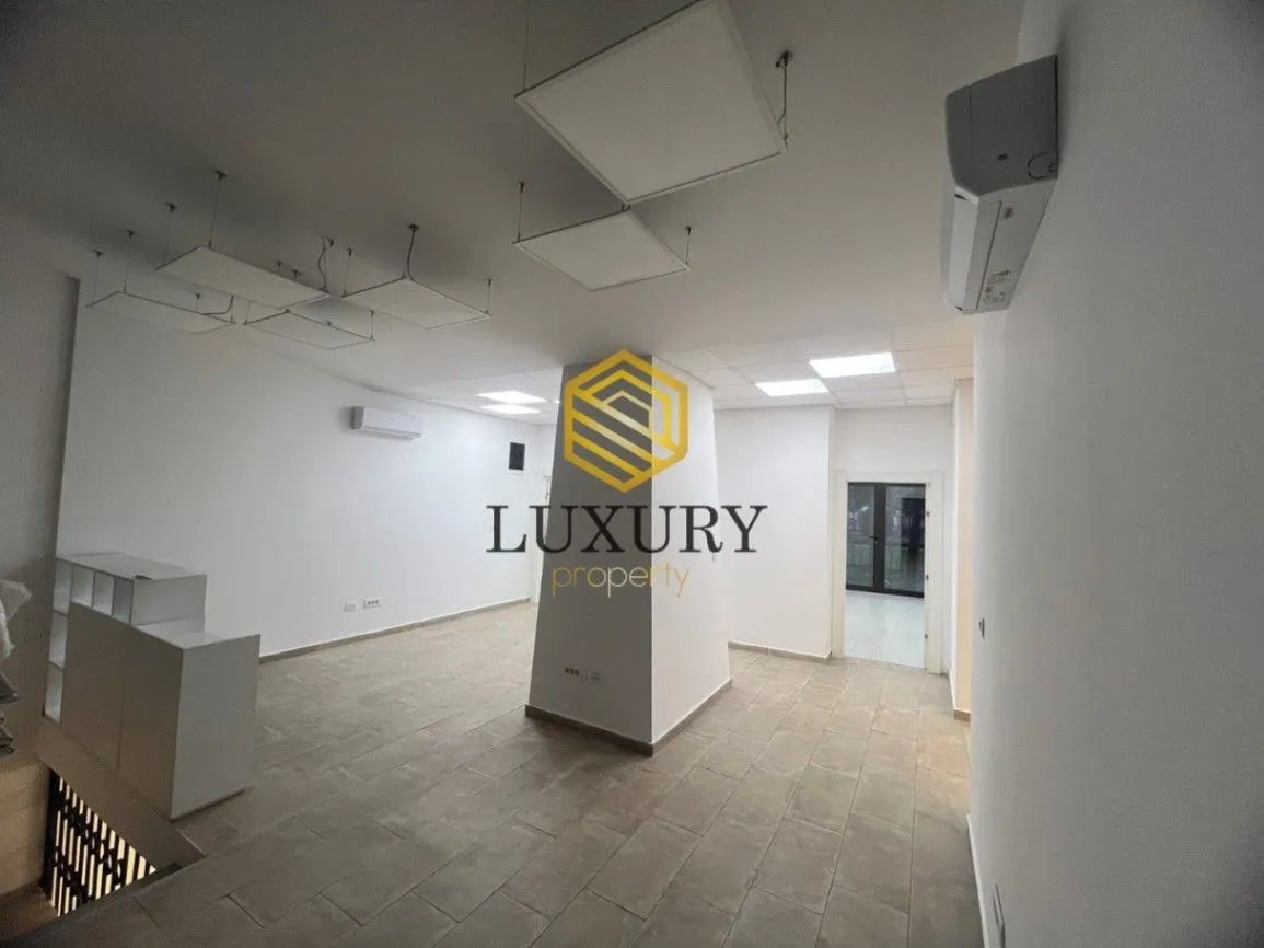Rent, office space, 245m², Blok 5, Podgorica