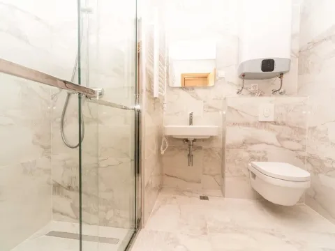 Izdavanje, dvosoban stan, 74m², City Kvart, Podgorica - image 10