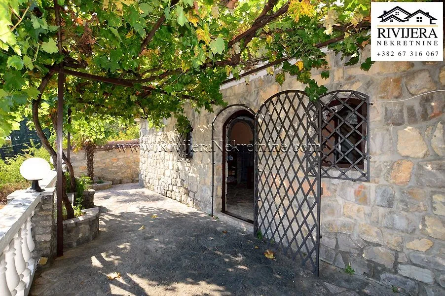 Sale, house, 200m², Baošići, Herceg Novi