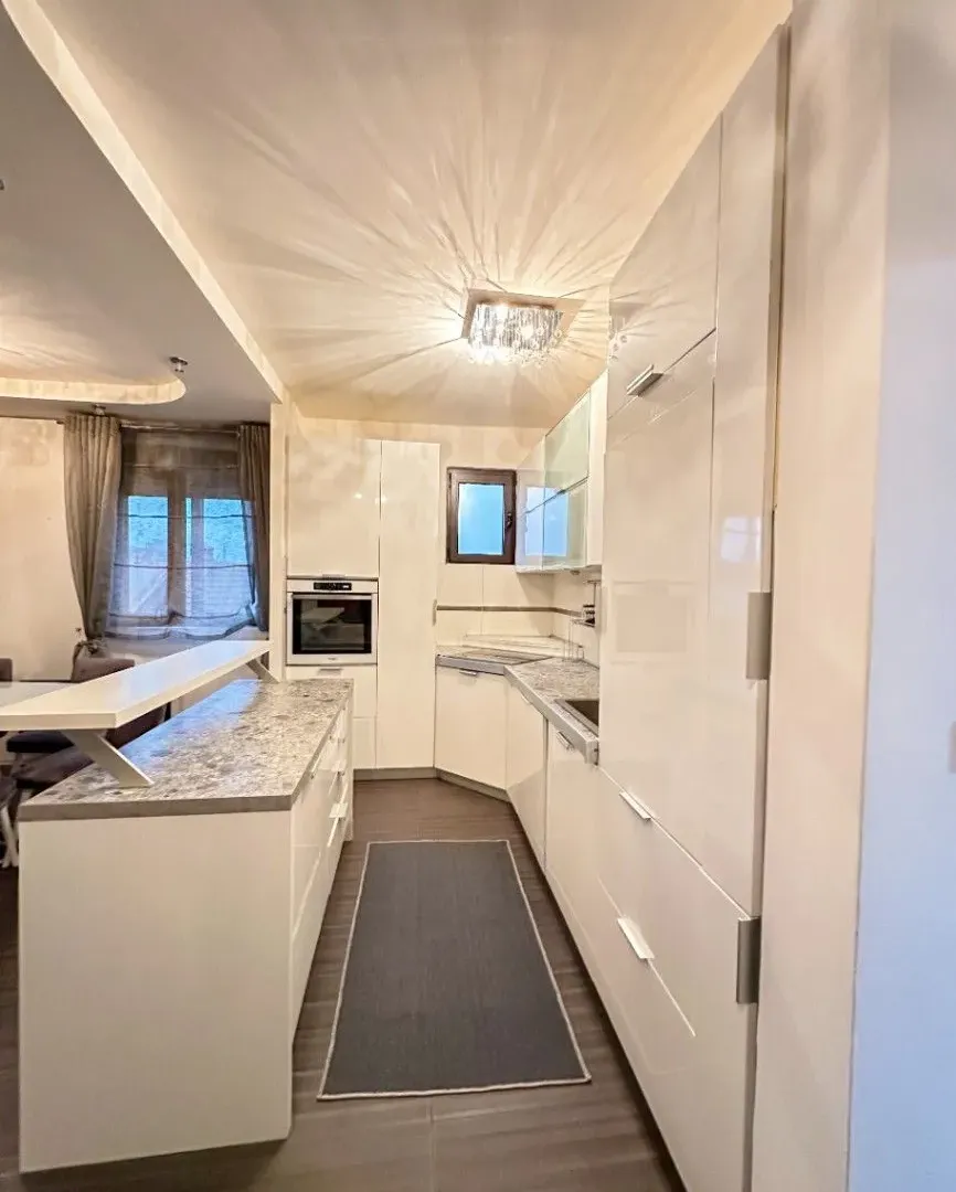 Izdavanje, trosoban stan, 120m², Dalmatinska ulica, Podgorica