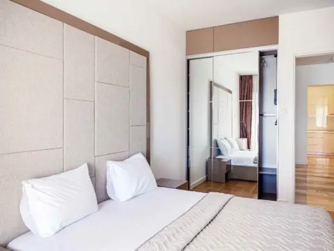 Izdavanje, jednosoban stan, 77m², Centar, Budva - image 8