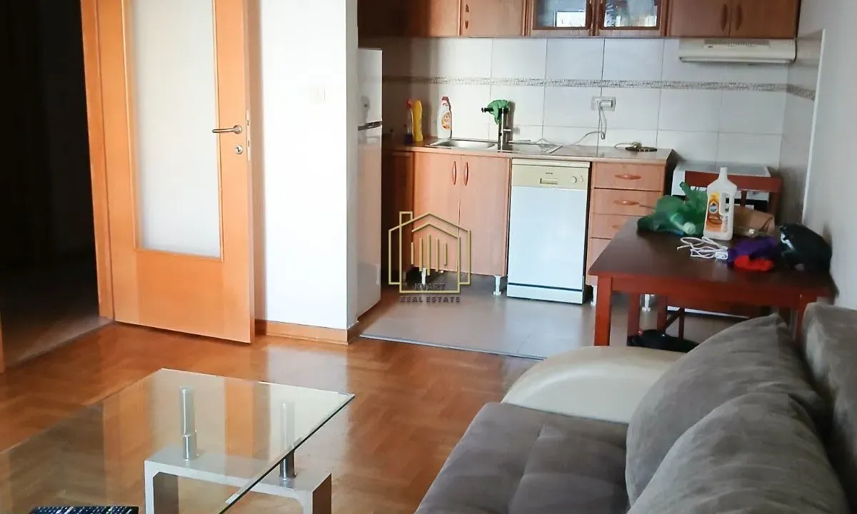 Izdavanje, jednosoban stan, 50m², Stari Aerodrom, Podgorica