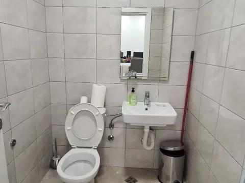 Izdavanje, poslovni prostor, 98m², Stari Aerodrom, Podgorica - image 4