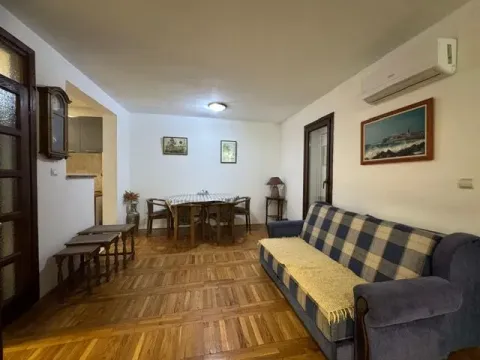 Izdavanje, dvosoban stan, 85m², Centar, Budva - image 17