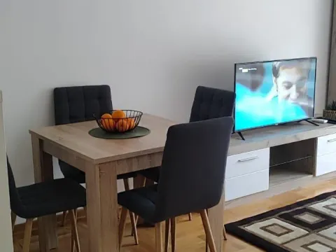 Rent, one bedroom apartment, 42m², Tivat, Crna Gora - image 5