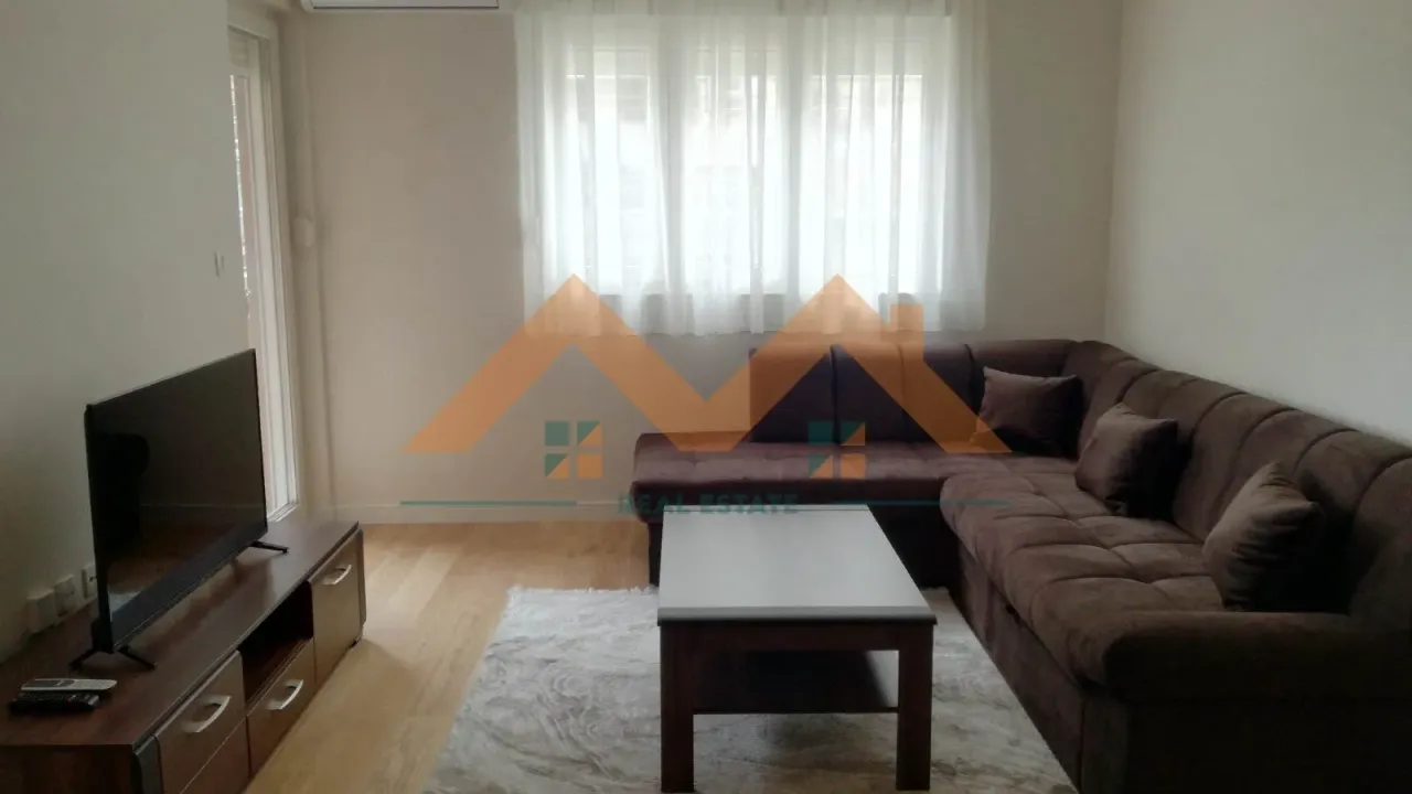 Izdavanje, jednosoban stan, 50m², Central Point, Podgorica