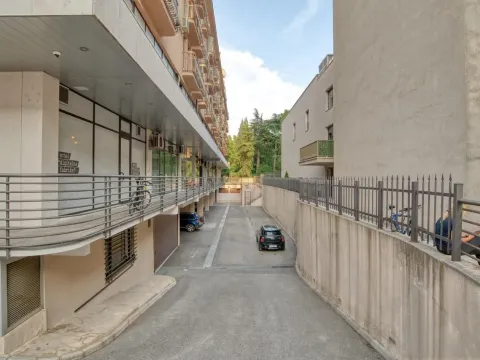 Izdavanje, dvosoban stan, 90m², Centar, Podgorica - image 22