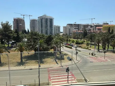 Prodaja, jednosoban stan, 37m², Centar, Budva - image 1