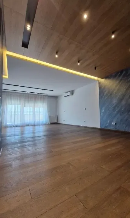 Izdavanje, četvorosoban stan, 204m², Kalenić Pijaca, Vračar Sve Podlokacije