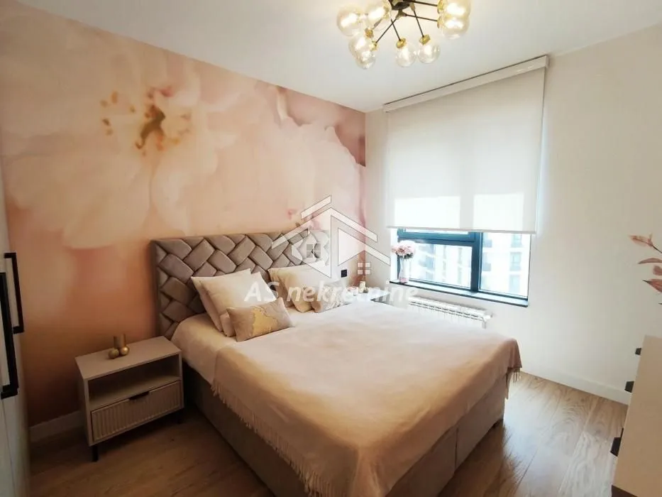 Izdavanje, trosoban stan, 80m², Savski Venac, Beograd