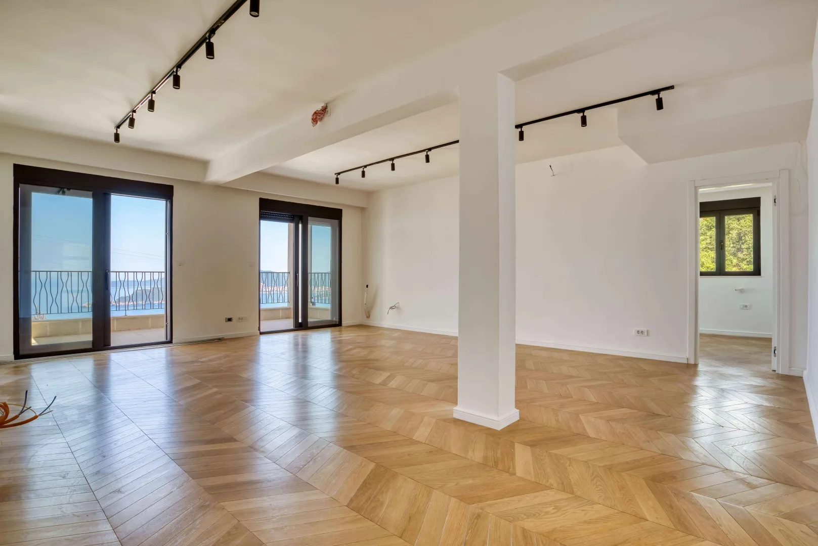 Prodaja, kuća, 450m², Blizikuće, Budva