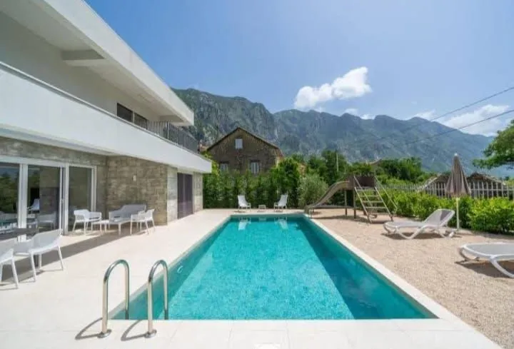 Prodaja, kuća, 250m², Orahovac, Kotor