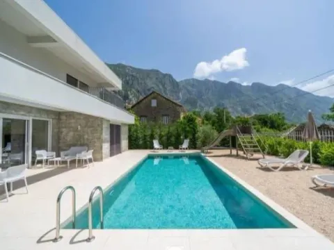 Sale, house, 250m², Orahovac, Kotor - image 11