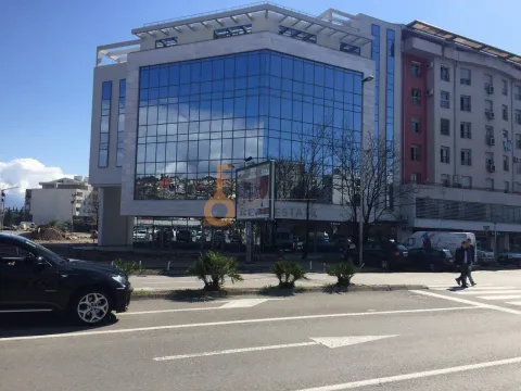 Izdavanje, poslovni prostor, 2000m², Podgorica, Crna Gora - image 3