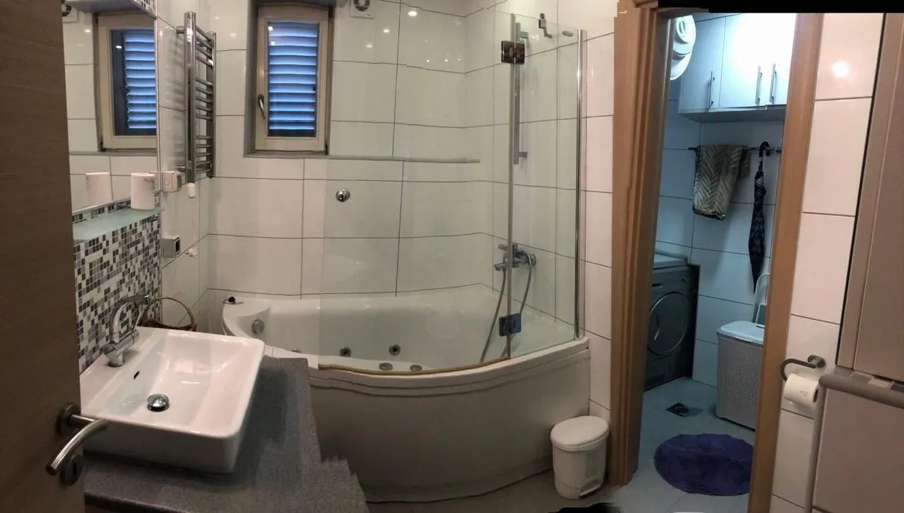 Prodaja, dvosoban stan, 70m², Centar, Tivat