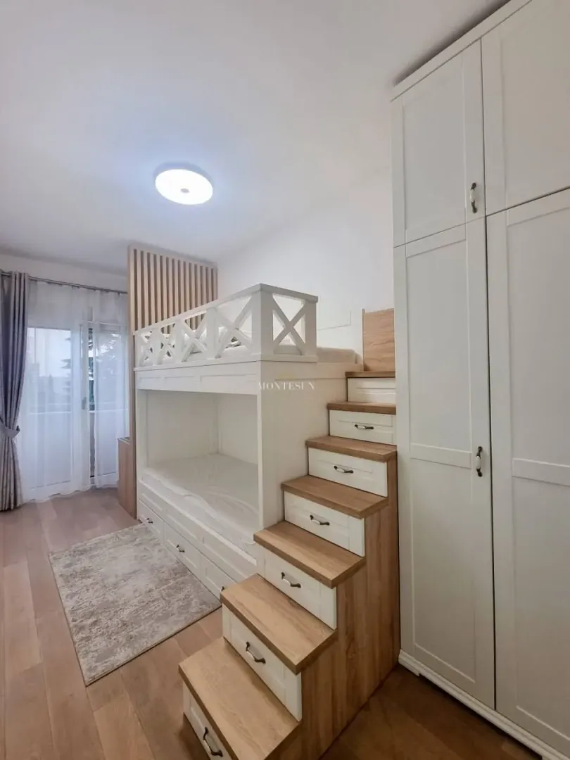 Rent, three bedroom apartment, 90m², Bečići, Budva
