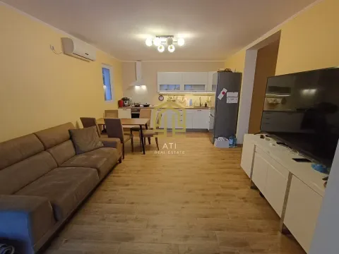 Dnevna soba povezana sa trpezarijom i kuhinjom. - image 4