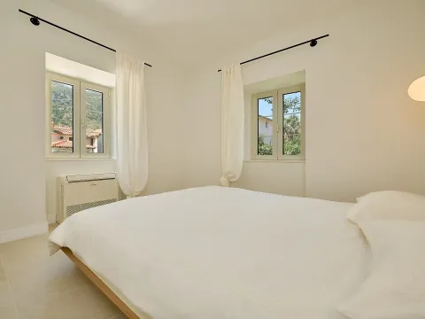 Izdavanje, kuća, 200m², Dobrota, Kotor - image 22