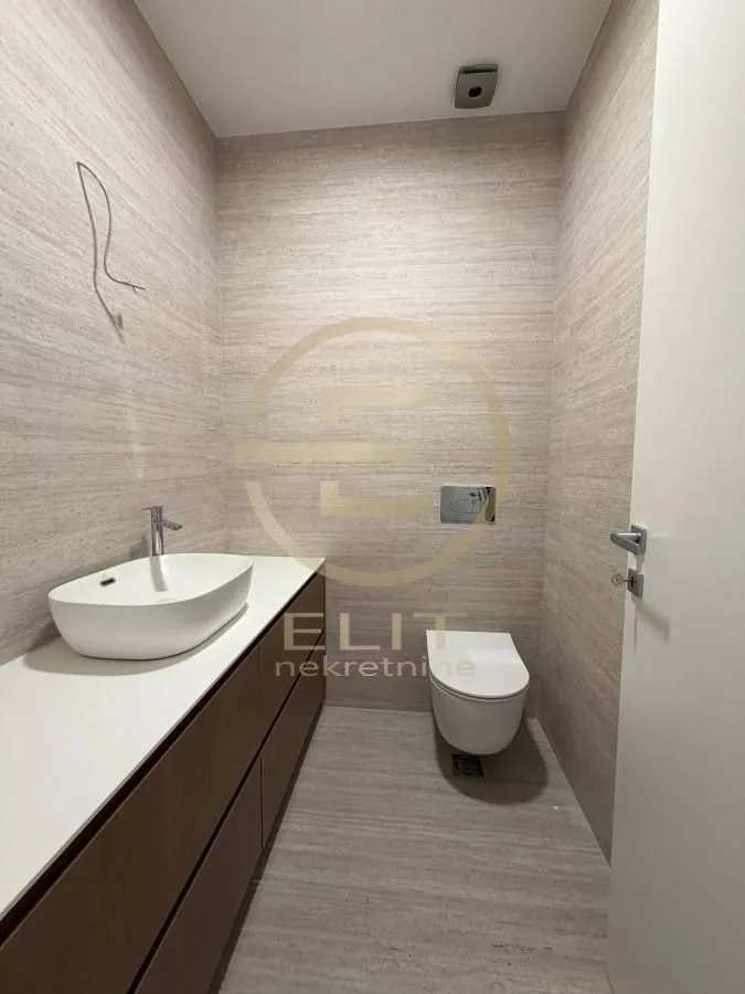 Prodaja, stan, 120m², Stari grad, Novi Sad