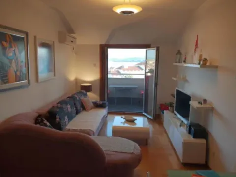 Rent, one bedroom apartment, 54m², Centar, Tivat - image 2