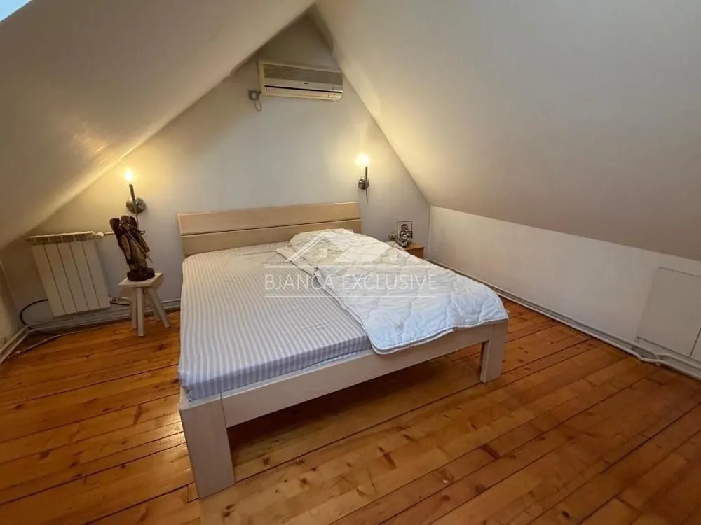 Prodaja, četvorosoban stan, 111m², Stari Grad, Beograd