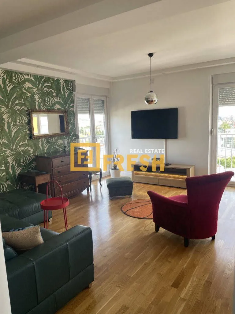 Izdavanje, jednosoban stan, 60m², Centar, Podgorica