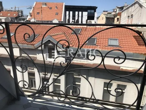 Pogled sa terase na krovove zgrada. - image 9