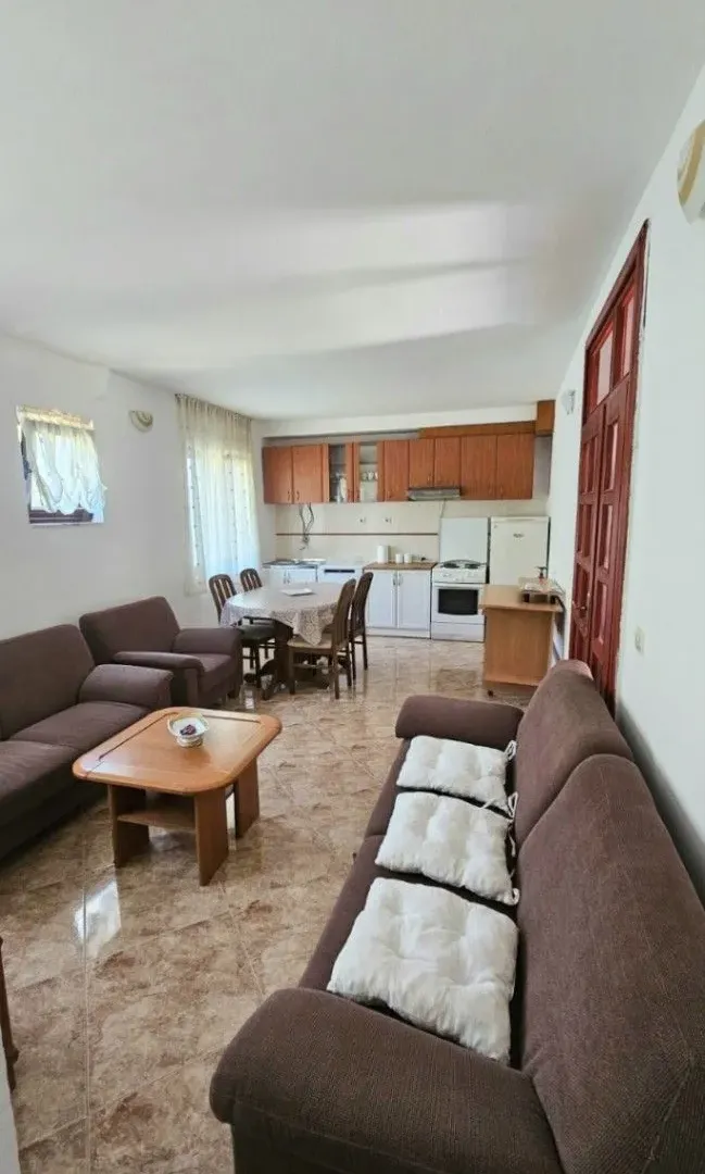 Izdavanje, kuća, 50m², Budva, Crna Gora