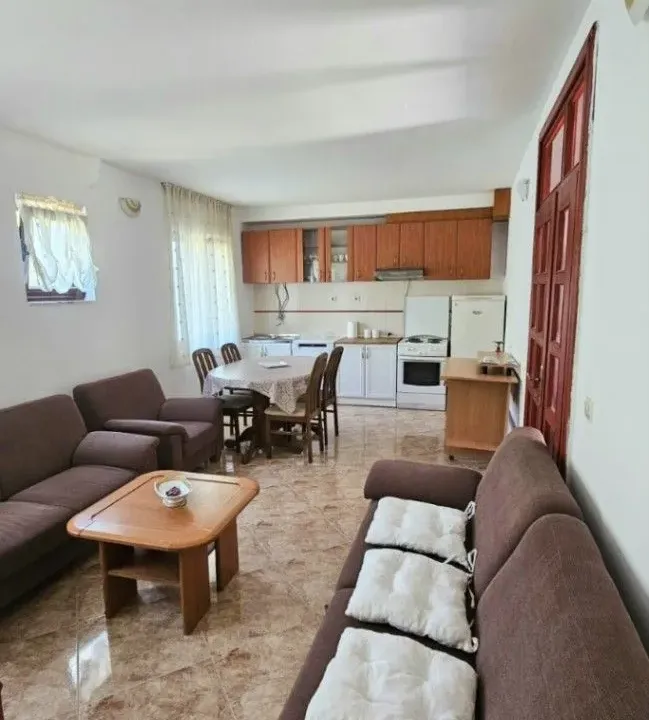 Izdavanje, kuća, 50m², Budva, Crna Gora