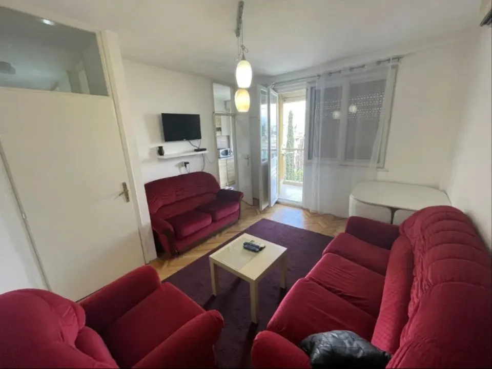 Izdavanje, jednosoban stan, 45m², Preko Morače, Podgorica