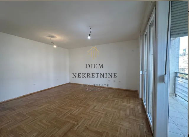 Prodaja, dvosoban stan, 73m², Dalmatinska ulica, Podgorica