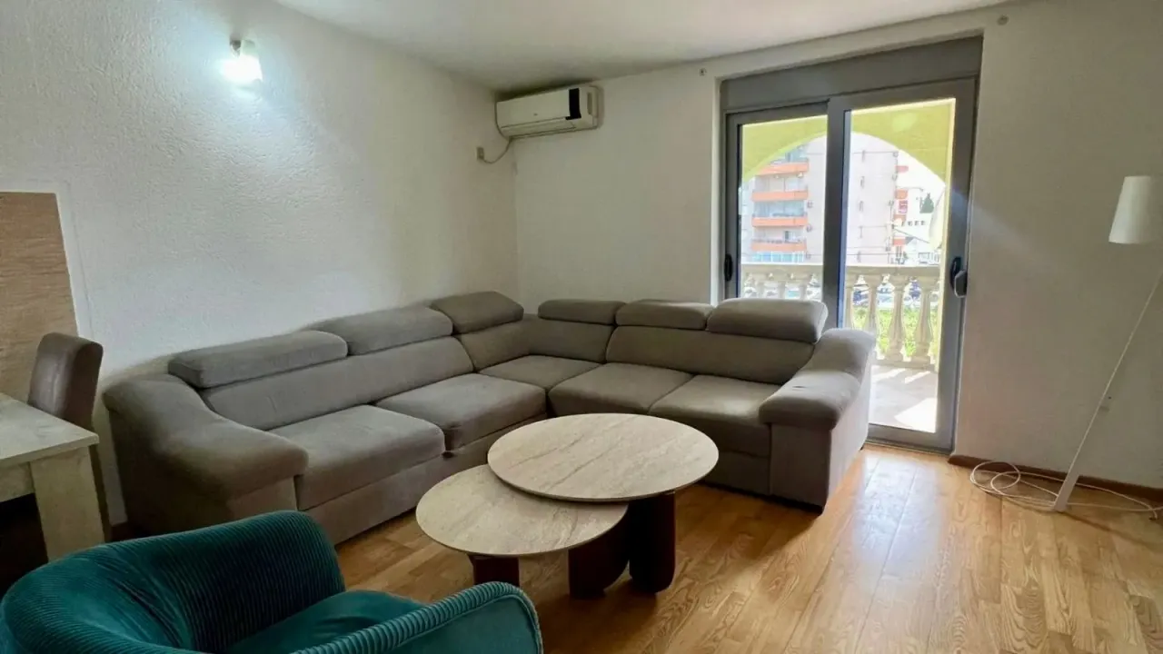 Rent, two bedroom apartment, 75m², Centar, Bar