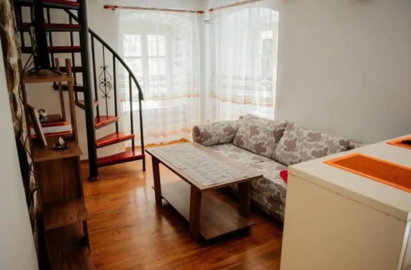 Izdavanje, jednosoban stan, 40m², Stari Grad Kotor, Kotor