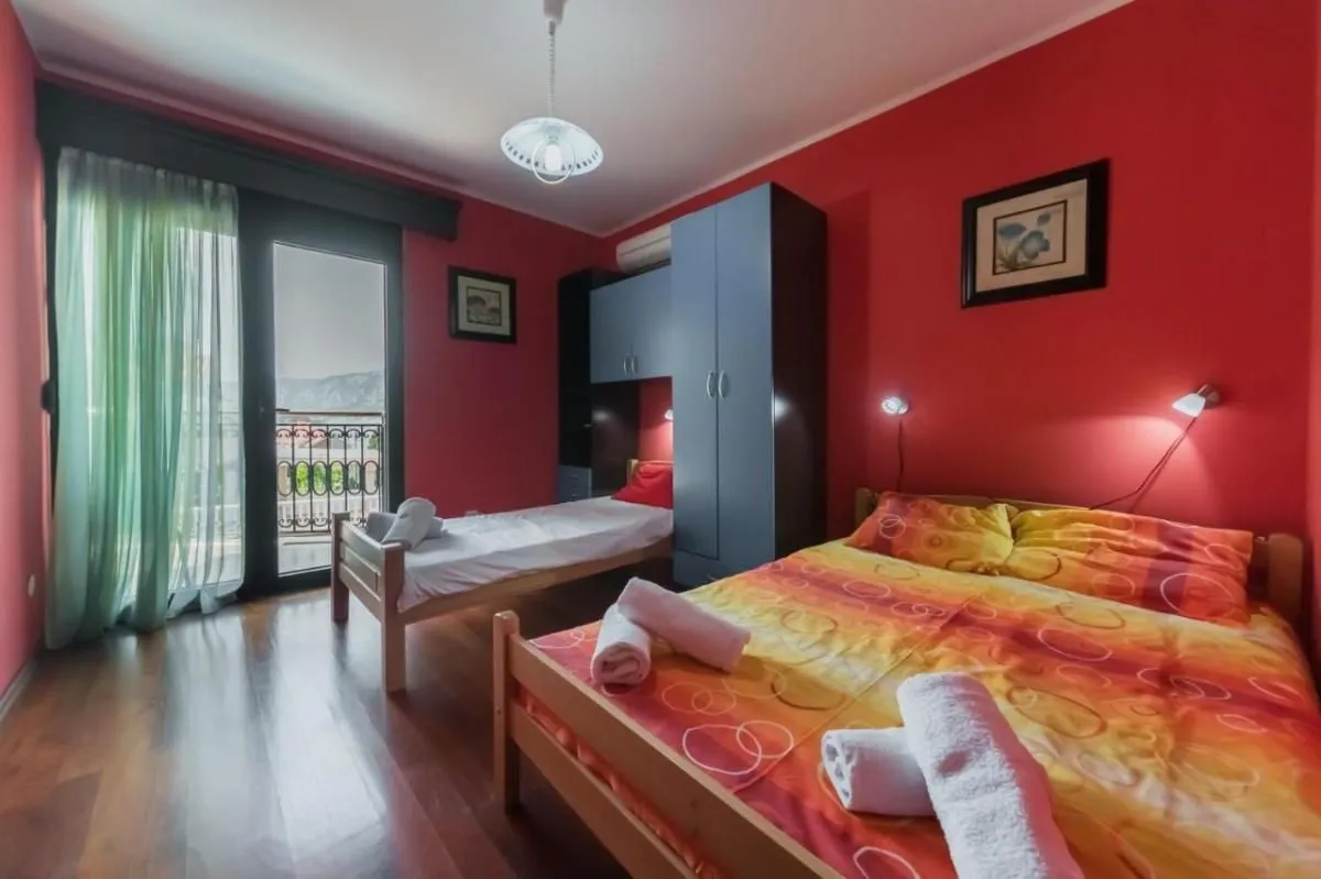 Sale, two bedroom apartment, 80m², Dobrota, Kotor