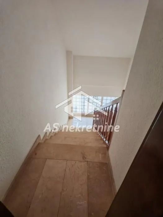 Izdavanje, kuća, 360m², Voždovac Sve Podlokacije, Beograd