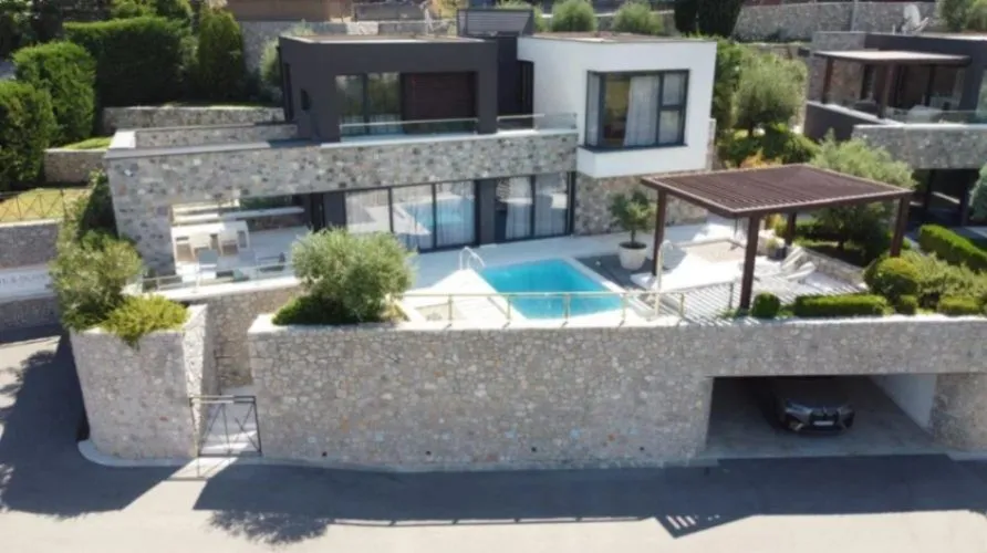 Sale, house, 330m², Masline, Podgorica
