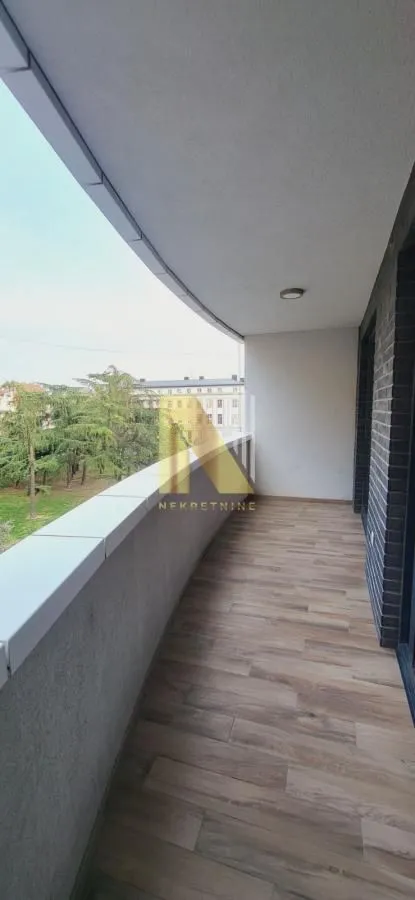 Prodaja, trosoban stan, 86m², Centar, Novi Sad