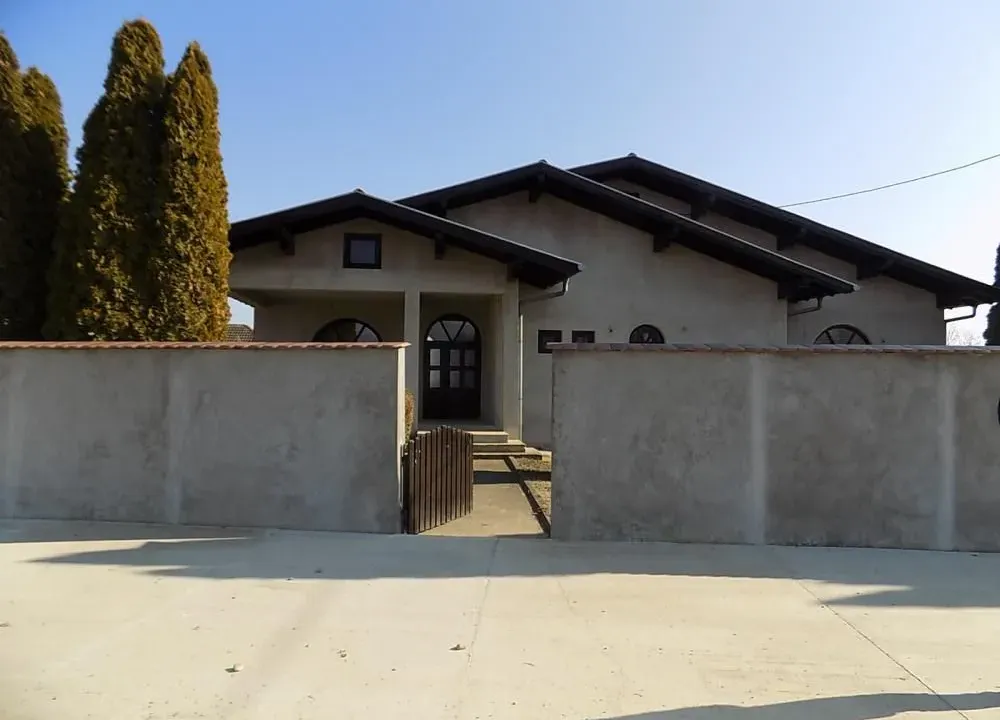 Izdavanje, poslovni prostor, 400m², Donje Vidovo, Paraćin