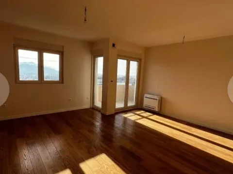 Izdavanje, dvosoban stan, 71m², Central Point, Podgorica - image 1