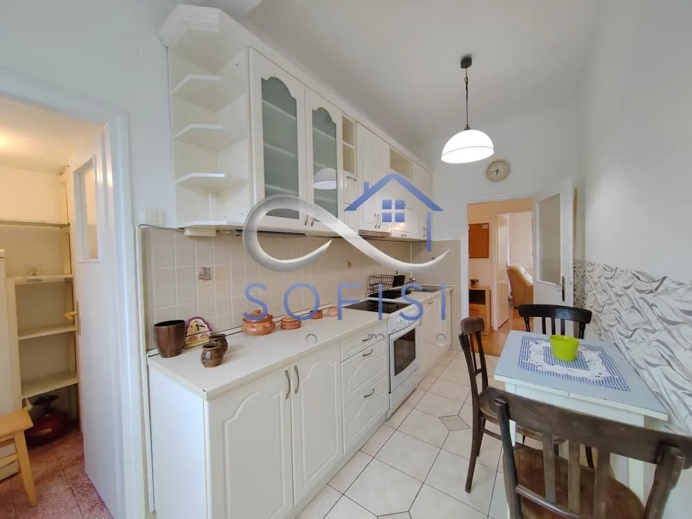 Izdavanje, dvosoban stan, 49m², Centar, Novi Sad