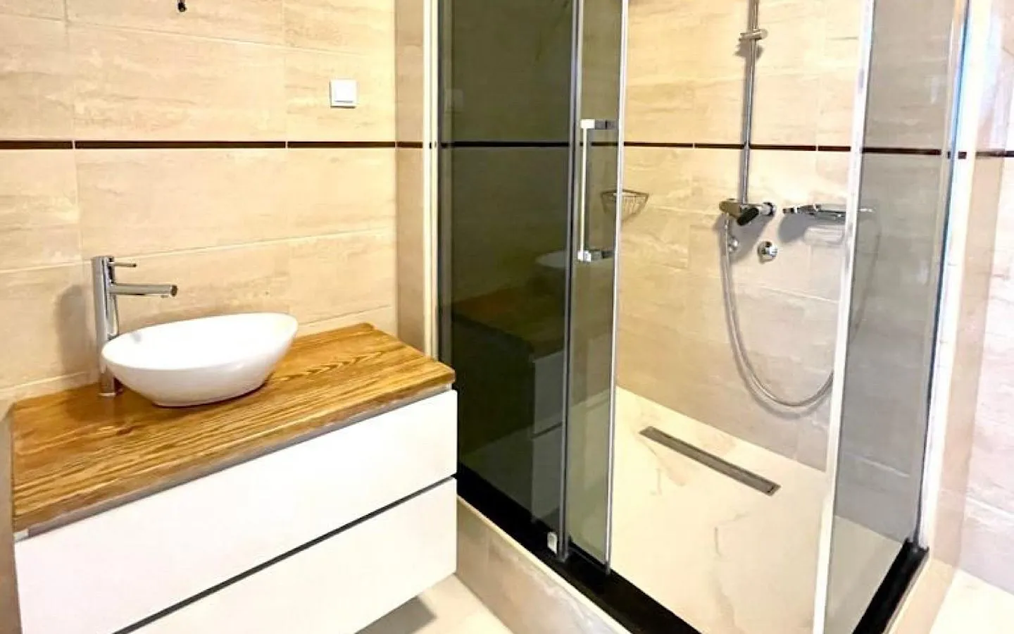 Prodaja, četvorosoban stan, 170m², Dobra Voda, Jagodina