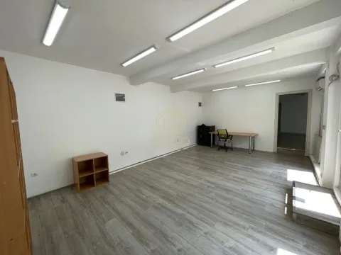 Izdavanje, poslovni prostor, 148m², Stari Grad, Beograd - image 12
