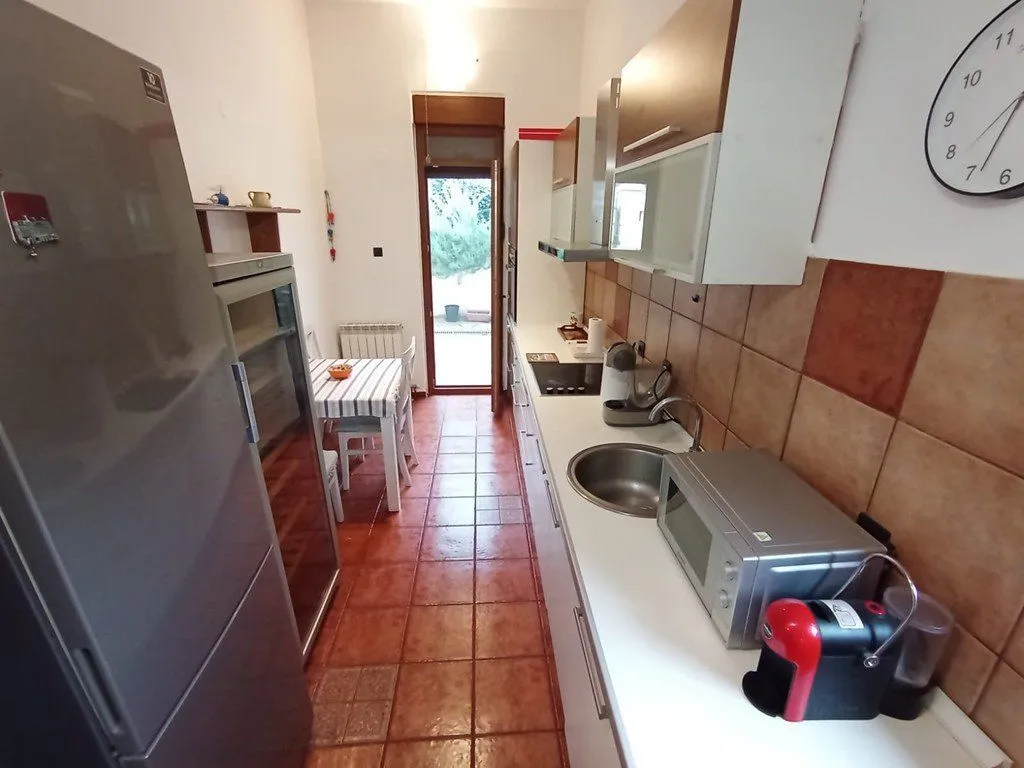 Izdavanje, kuća, 300m², Gorica C, Podgorica